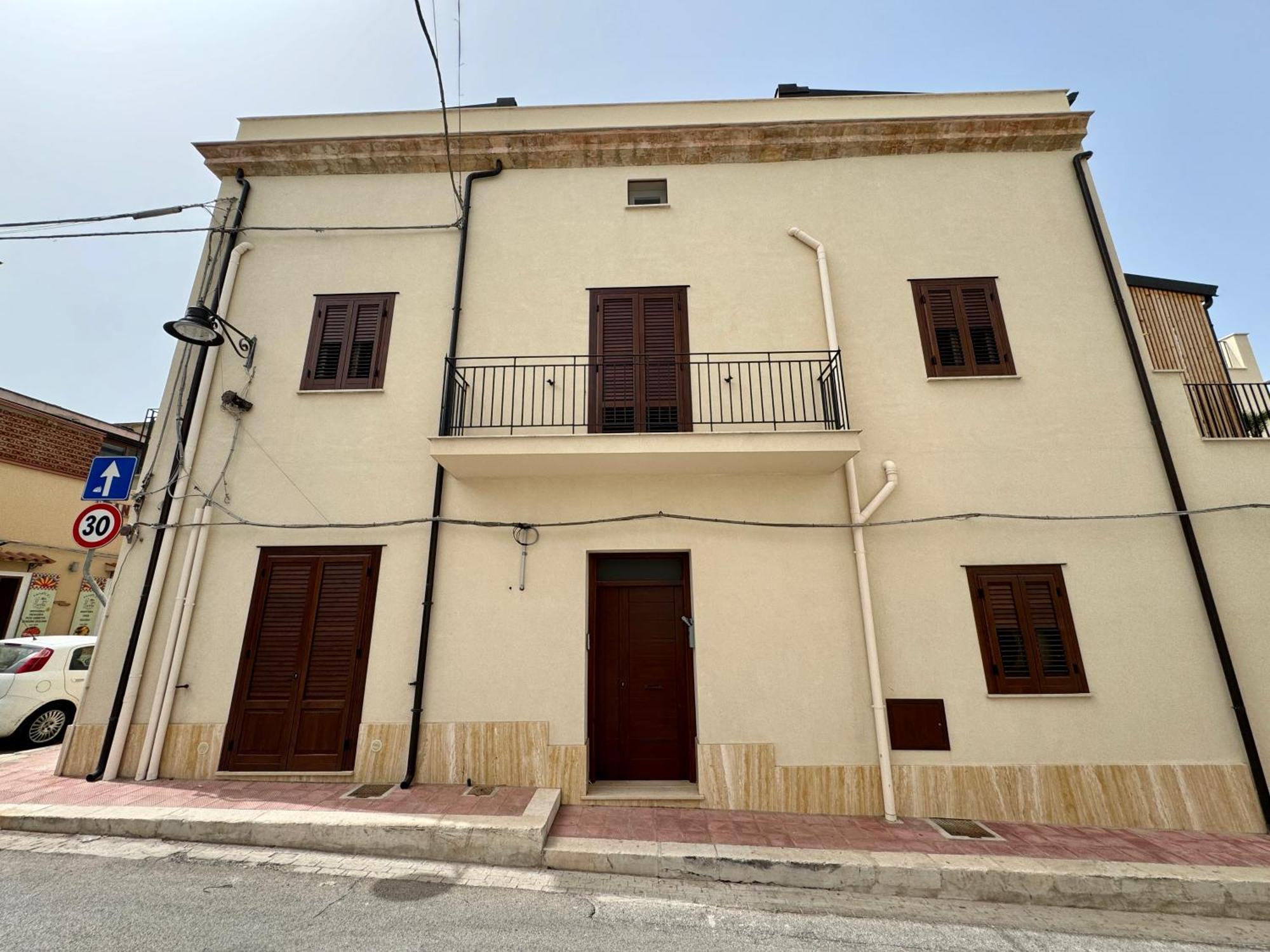 Terrasini Center Apartments Bagian luar foto