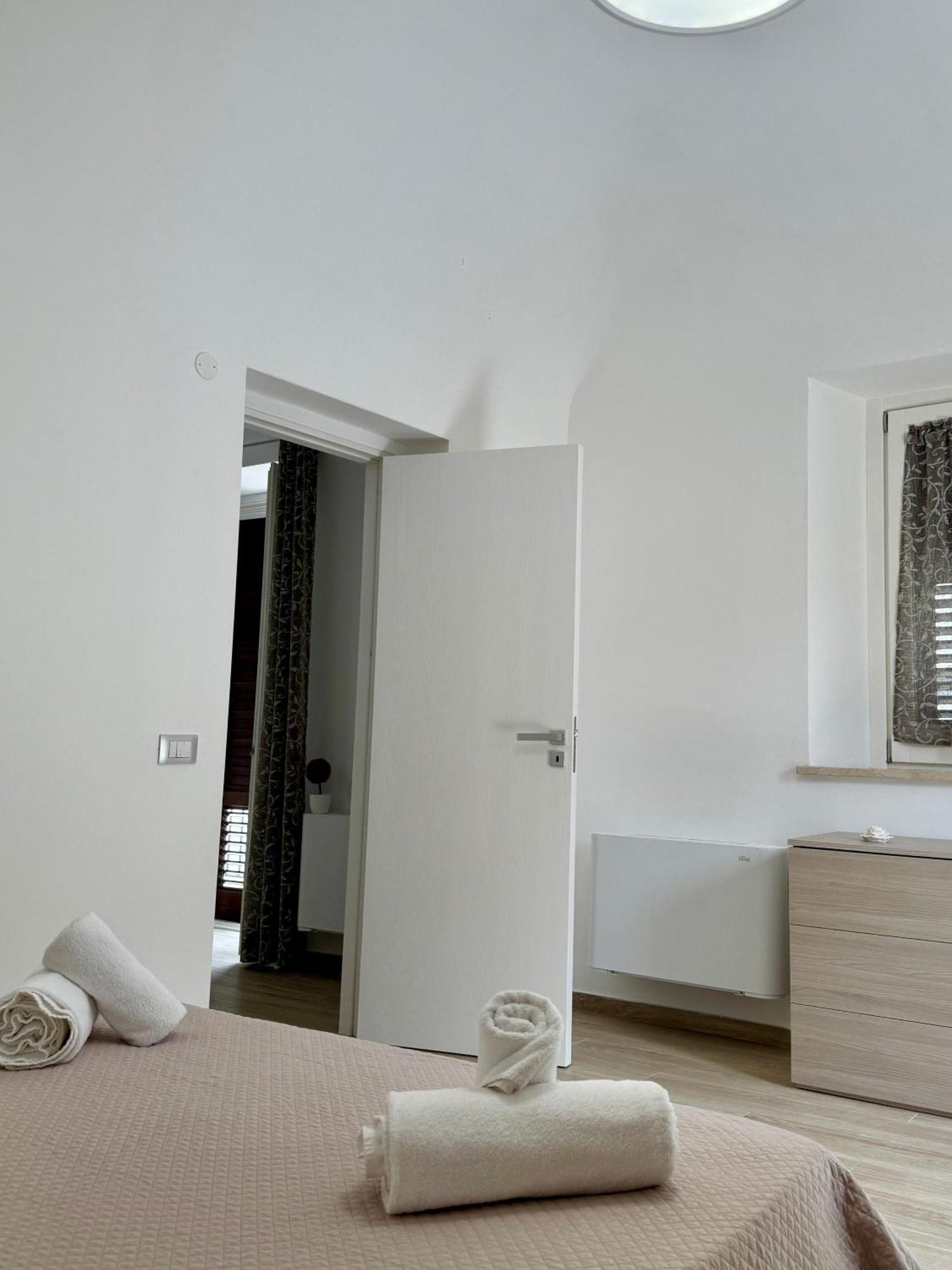Terrasini Center Apartments Bagian luar foto