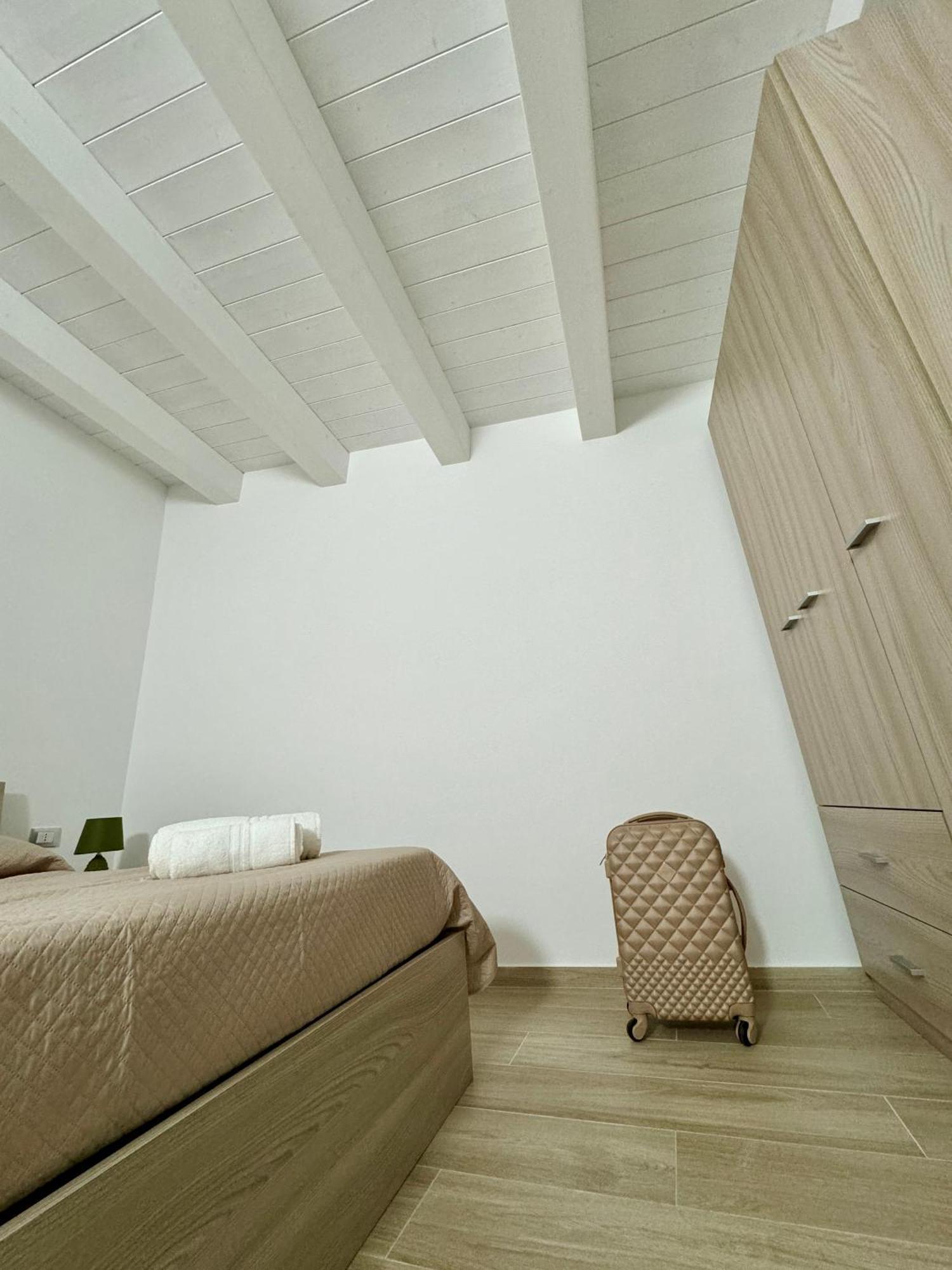 Terrasini Center Apartments Bagian luar foto
