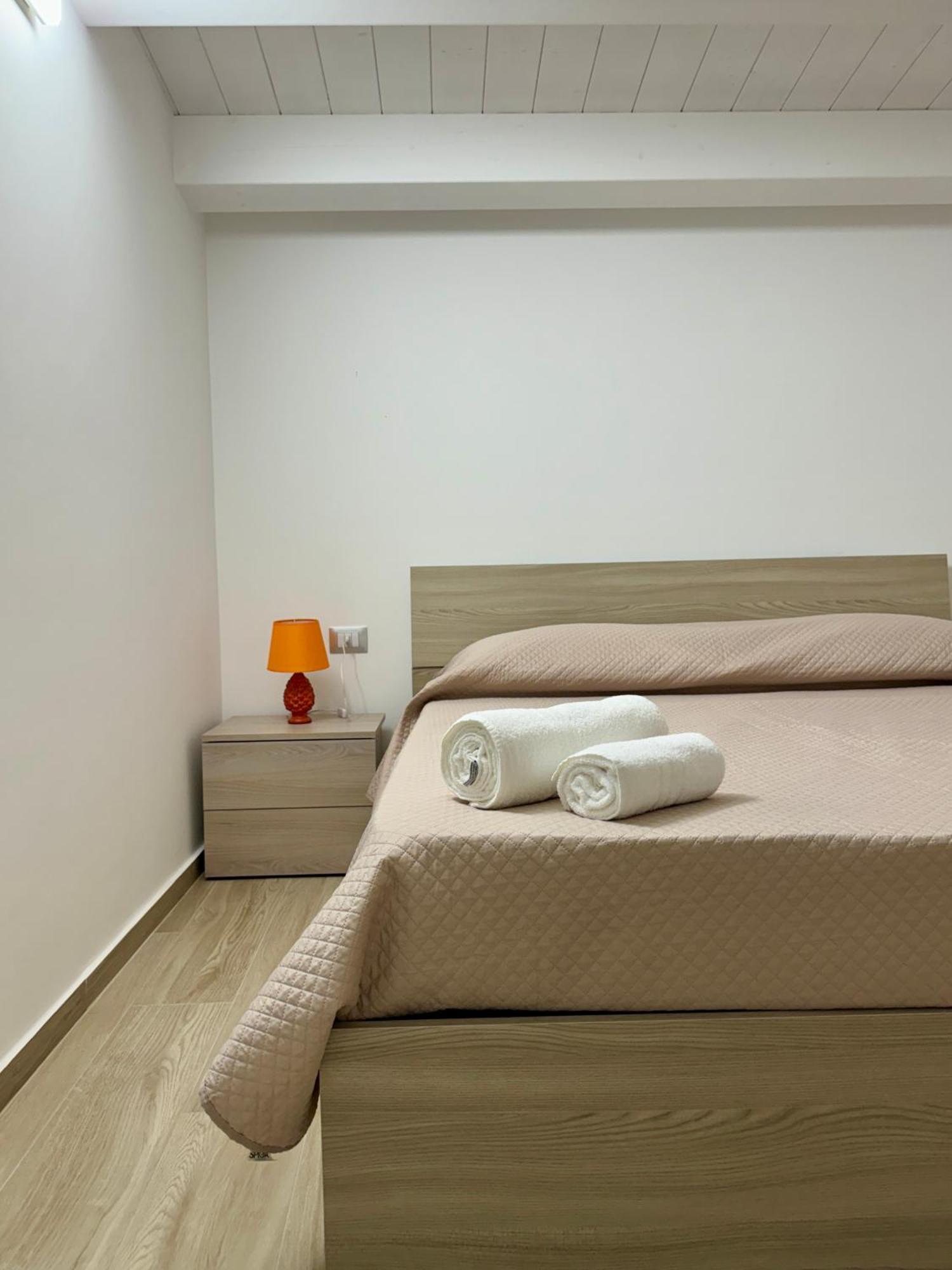 Terrasini Center Apartments Bagian luar foto