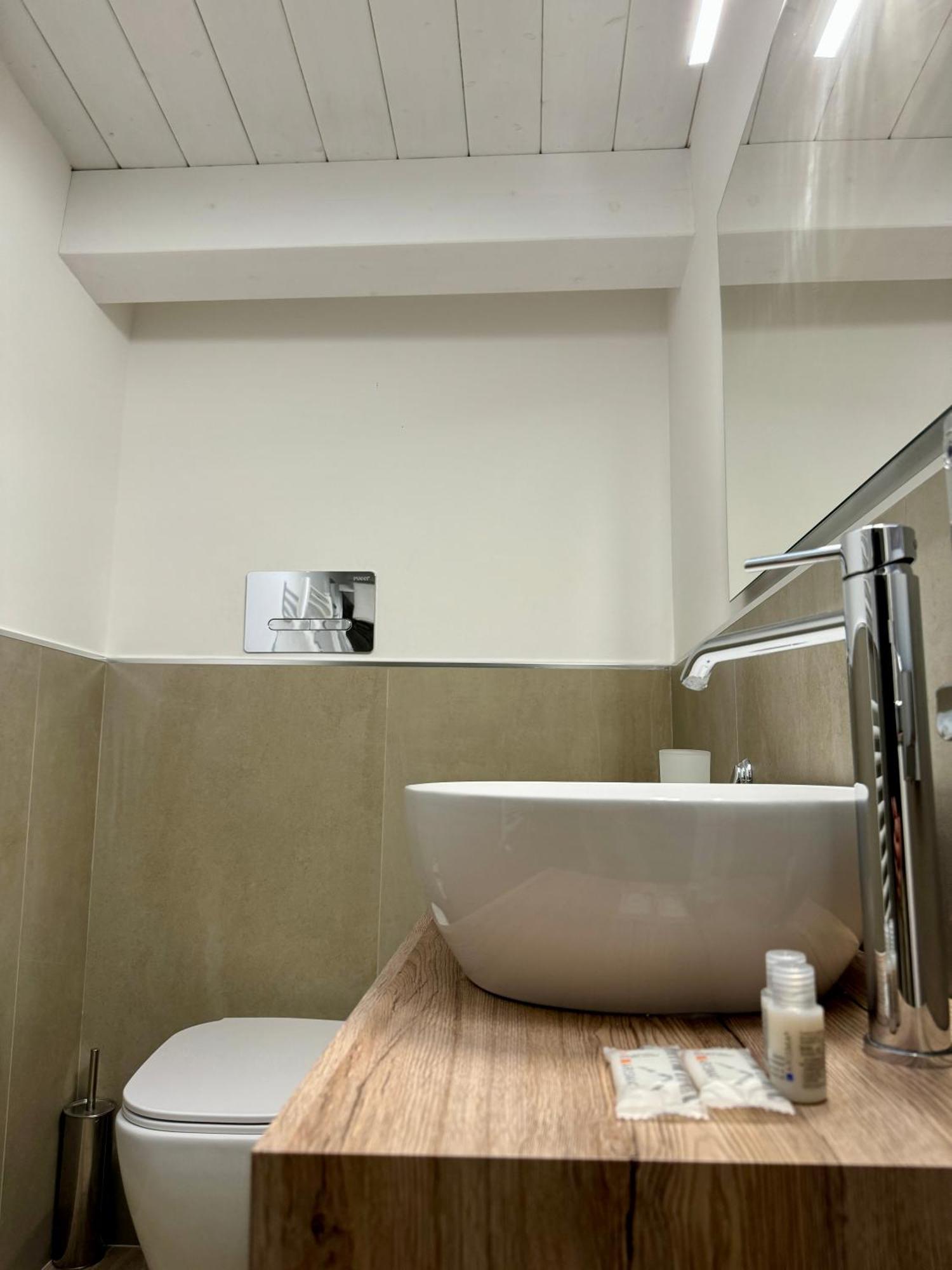 Terrasini Center Apartments Bagian luar foto