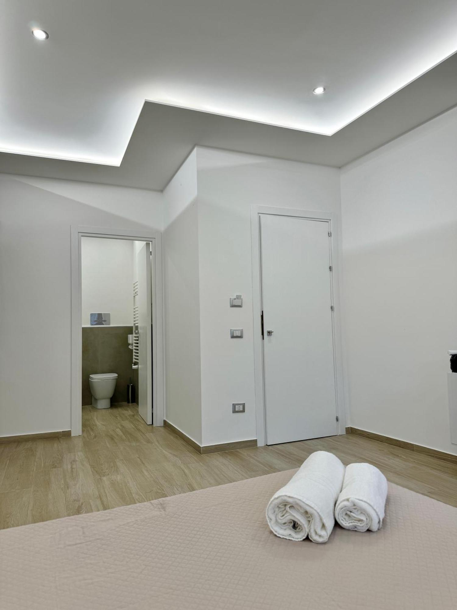 Terrasini Center Apartments Bagian luar foto