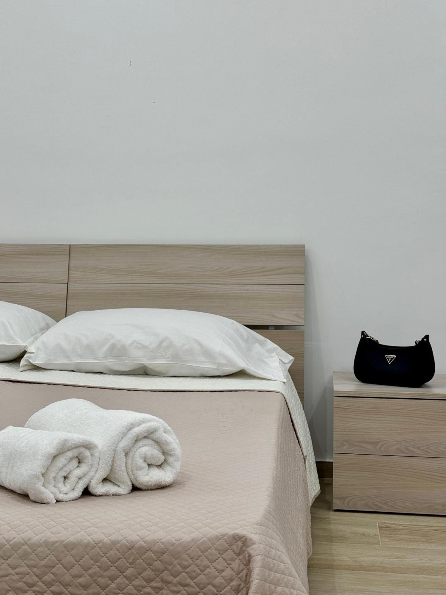 Terrasini Center Apartments Bagian luar foto